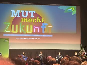 Panel mit Geraldine de Bastion (v.l.), Gabrielius Landsbergis, Annalena Baerbock und Dr. Constanze Stelzenmüller zum Thema Sicherheitspolitik, unter dem Titel: "Europa stärken, in Zeiten multipler Krisen"